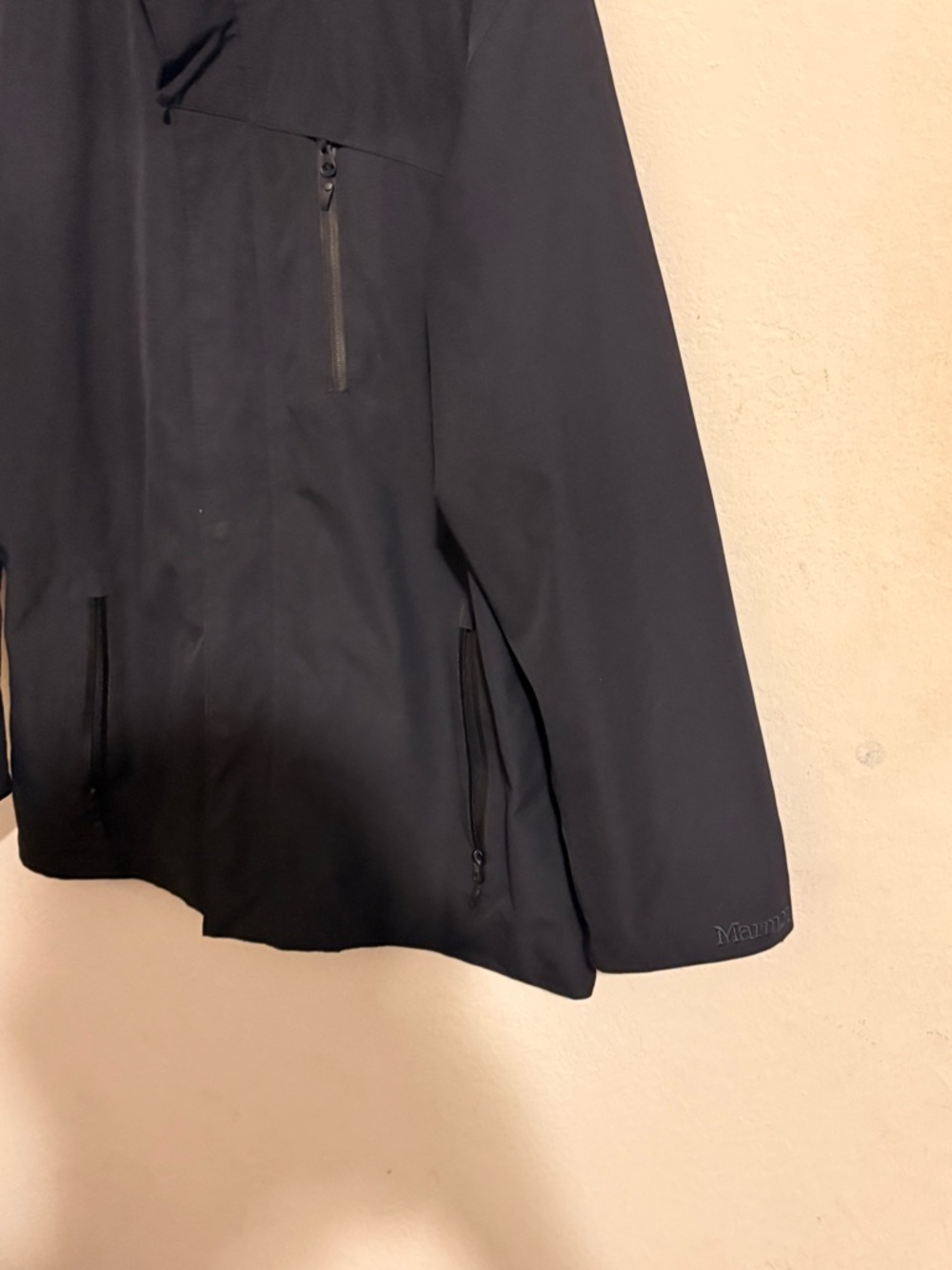 Marmot Black Softshell Jacket with Subtle men’s size l rain